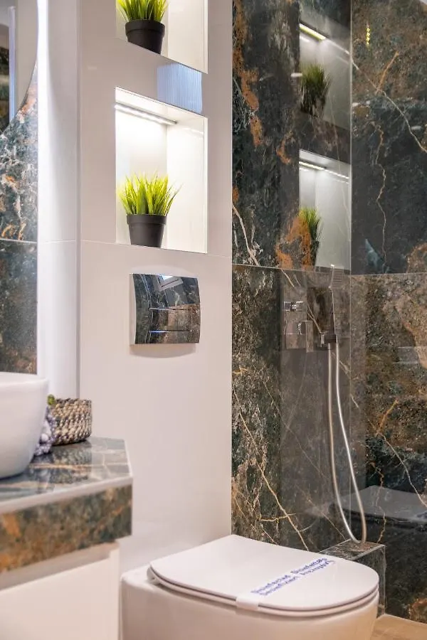 Sithoniars Luxury Ground Floor Apartment With Private Garden Néos Marmarás