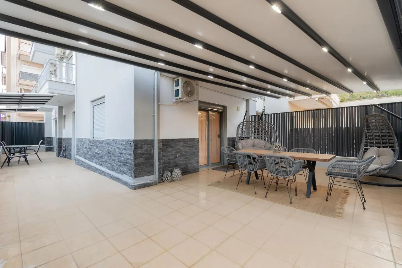 Sithoniars Luxury Ground Floor Apartment With Private Garden Néos Marmarás