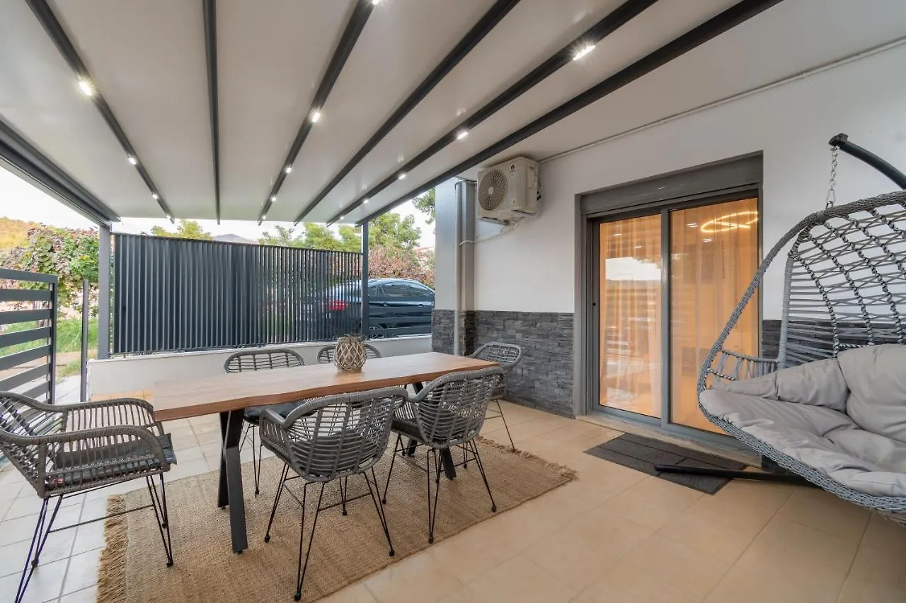 Sithoniars Luxury Ground Floor Apartment With Private Garden Néos Marmarás